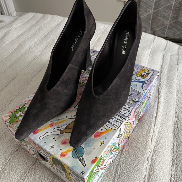 Jeffrey Campbell Hints Pump in Brown Suede - Picture 2 of 7